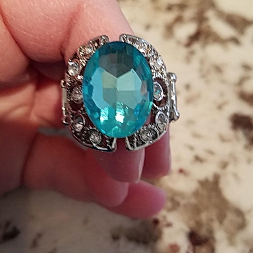 Gorgeous Paparazzi ring